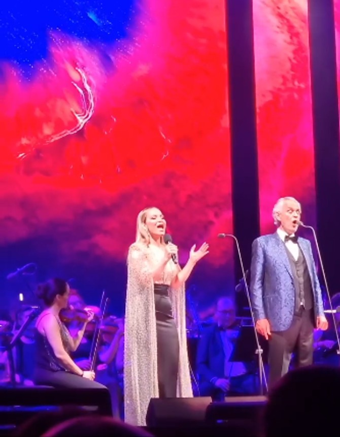 Jelena Tomašević je zasijala na sceni pored Bočelije - sve uz pomoć glasa i svog stasa