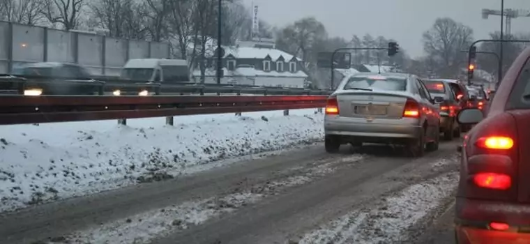 Jak zimą przetrwać w korku?