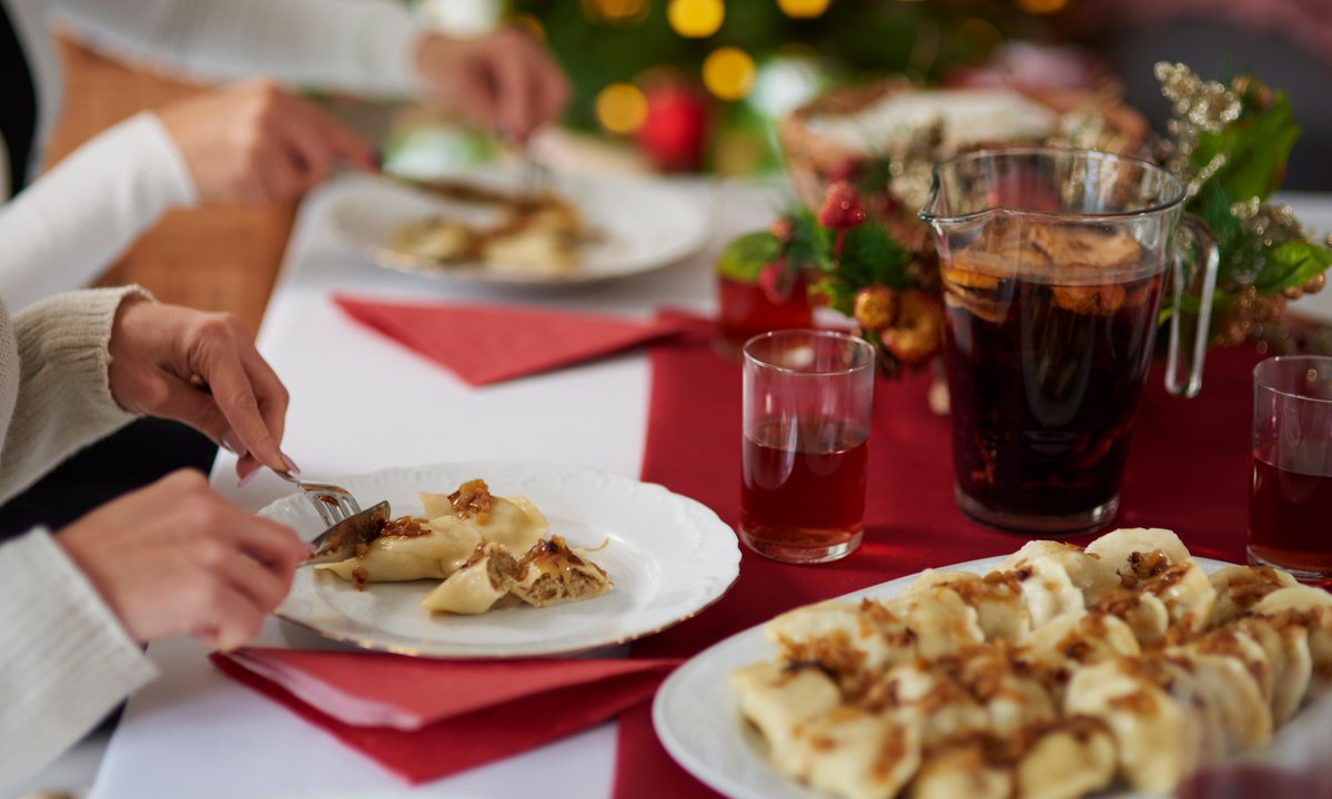 Sekret idealnych pierogów po odgrzaniu. Prosty trik, który zmienia wszystko