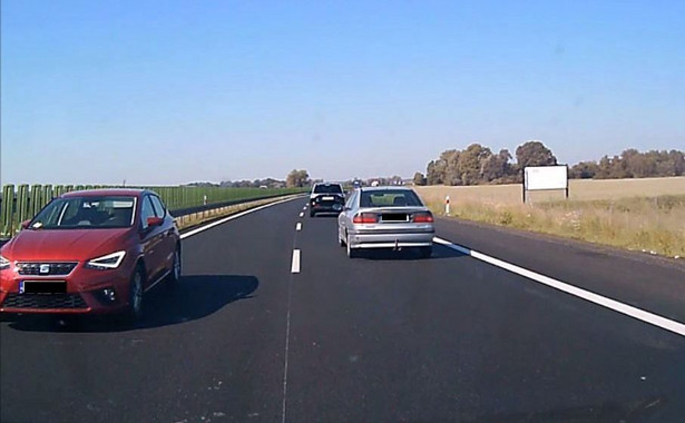 85-latka jechała seatem pod prąd na S3. Refleks uratował życie kierowcy mitsubishi [WIDEO]