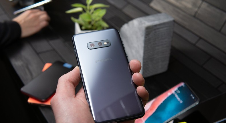 galaxy s10 e black