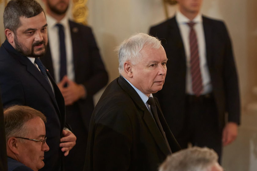 Kaczyński nie tylko spóźnił się na uroczystość, ale też wyszedł bez pożegnania