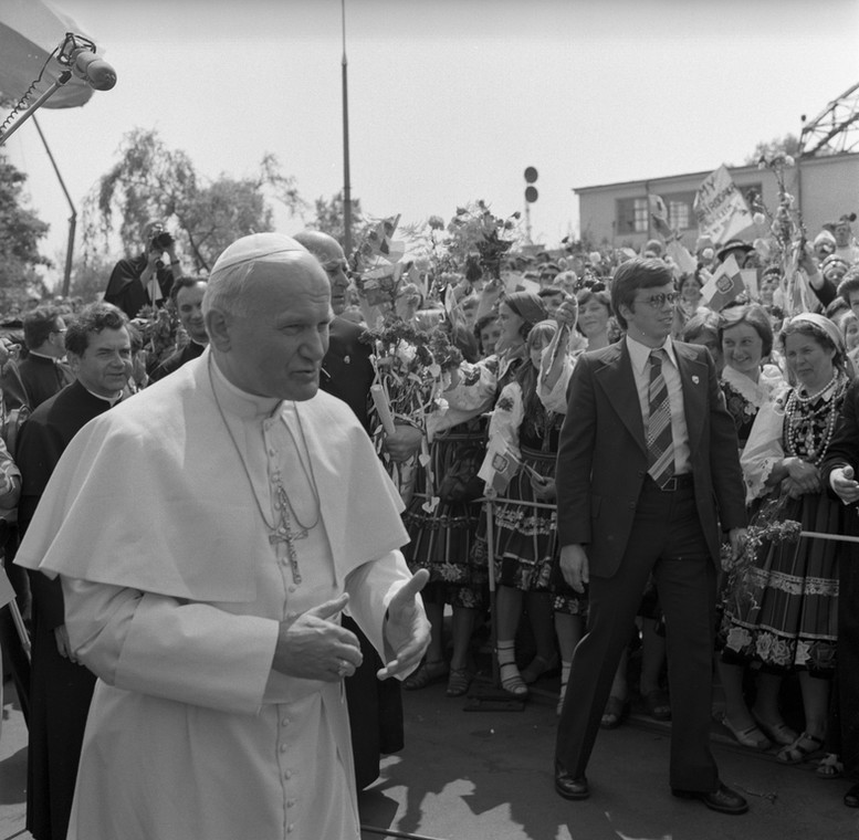 Papież Jan Paweł II w czasie pierwszej pielgrzymki do Polski w 1979 r.