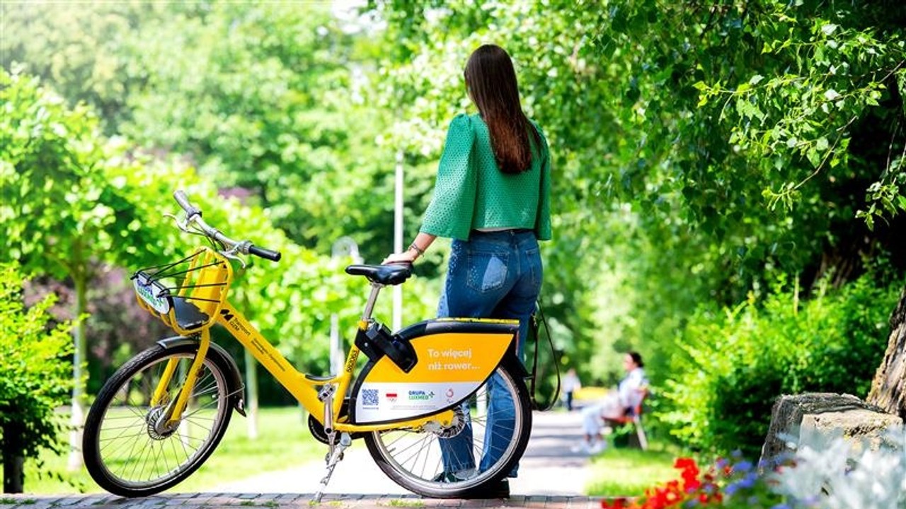 EKObarometr 2025: 56% Polaków chce, by firmy inwestowały w infrastrukturę rowerową