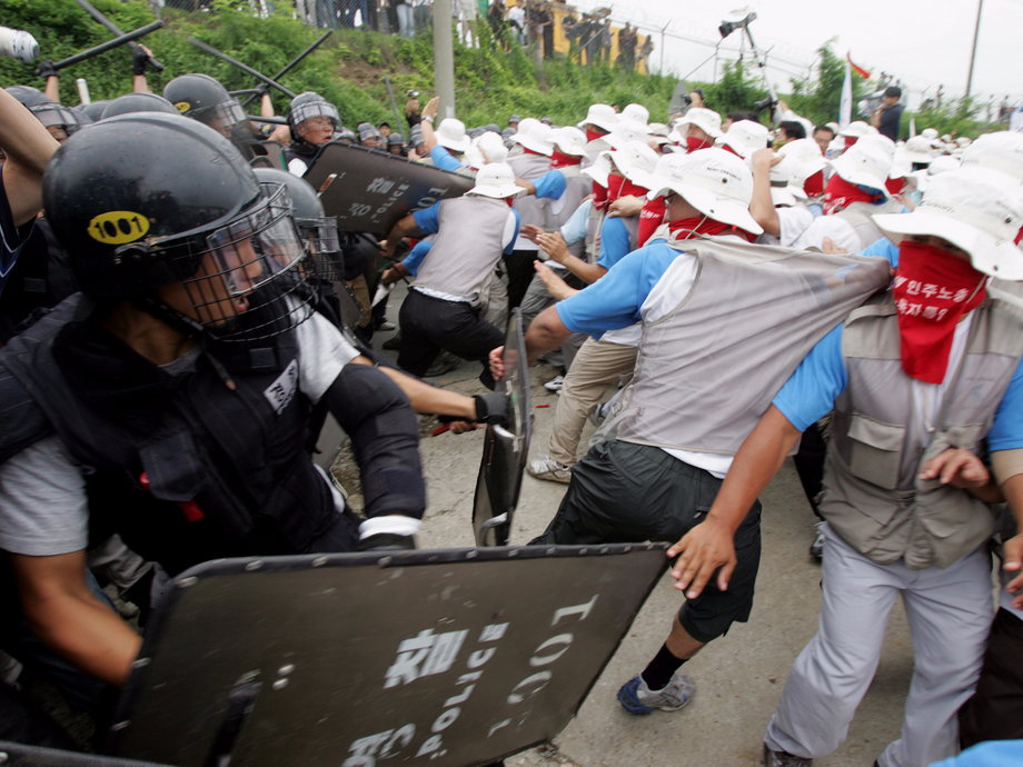 South Korean police use shields and clubs to stop protesters trying to enter the U.S. army's Camp Humphreys in Pyongtaek, about 80 km (50 miles) south of Seoul, August 8, 2005.