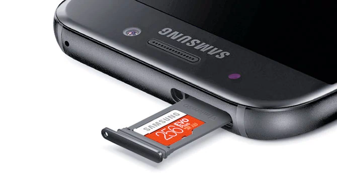 Ograniczona pamięć od zawsze była piętą achillesową niedrogich smartfonów. W Galaxy A5 (2017) jest jej teraz 32 GB, z czego dla użytkownika dostępne jest 20,08 GB. W Galaxy A3 (2017) pamięć zatrzymała się na 16 GB (dla użytkownika tylko 8,7 GB)- za te pieniądze to dziś już po prostu nie wypada. Tutaj szybko zemści się na nas decyzja Samsunga, aby nie zezwalać na instalację aplikacji na karcie pamięci.