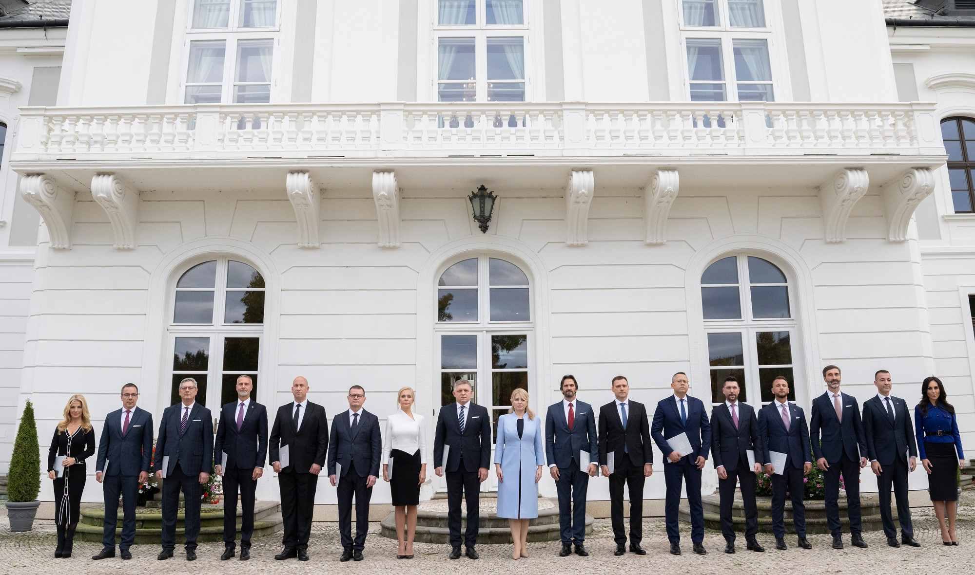 Zuzana Čaputová vymenovala vládu SR, ktorú povedie Robert Fico (Smer-SD).