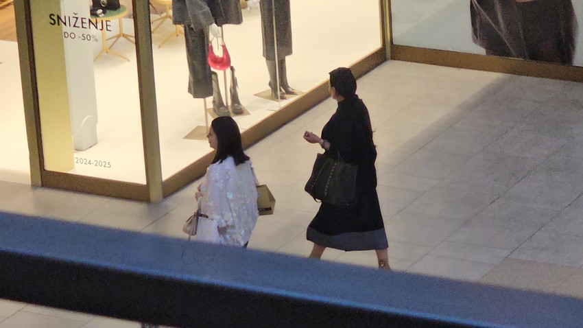 Slađa Trajković sa ćerkom u šopingu