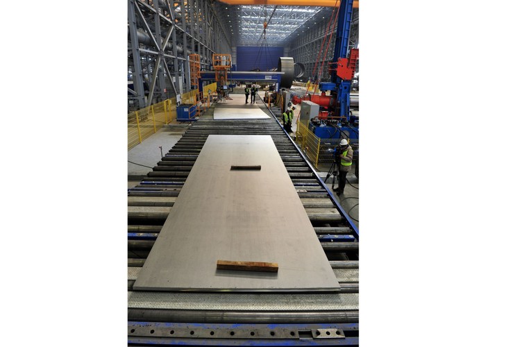 W zakładzie Bilfinger Mars Offshore wybudowana została największa hala produkcyjna w Polsce. Obiekt ma szerokość ponad 100 m, długość 240 m i wysokość 42 m. W nowym zakładzie produkowane będą  fundamenty jednopalowych, platform pośrednich i fundamenty kratownicowych przewidzianych do instalacji na głębokościach przekraczających nawet 55 m.<br><br>(mb/mr) PAP/Marcin Bielecki