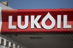 Łukoil kupuje ponad 400 stacji benzynowych koncernu Shell znajdujących się w Rosji