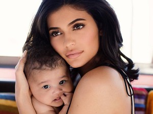 Címlapra került Kylie Jenner egyéves kislánya