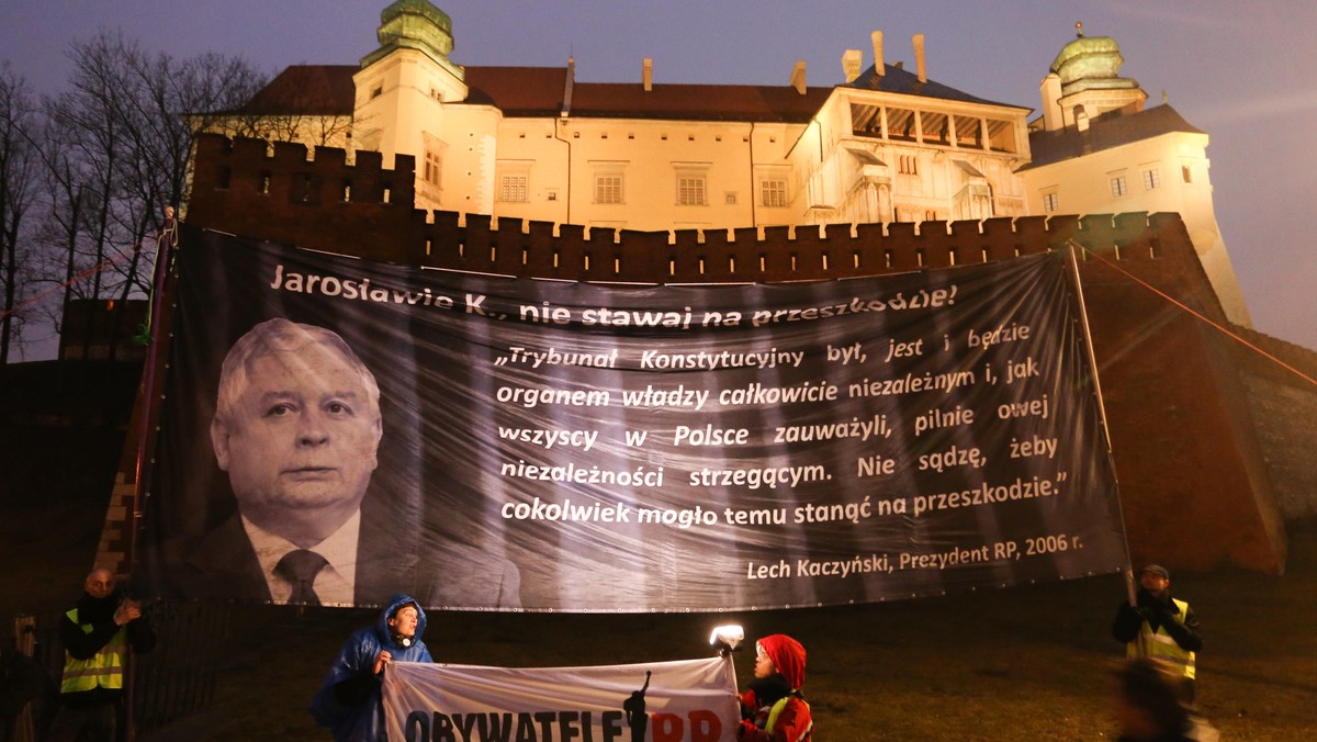 Protest przeciwko wizycie Jaroslawa Kaczynskiego na Wawelu