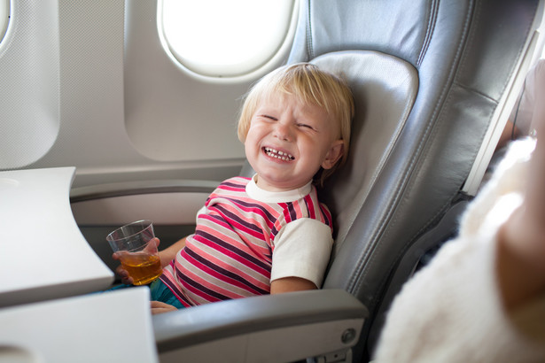 Płaczące dziecko w samolocie