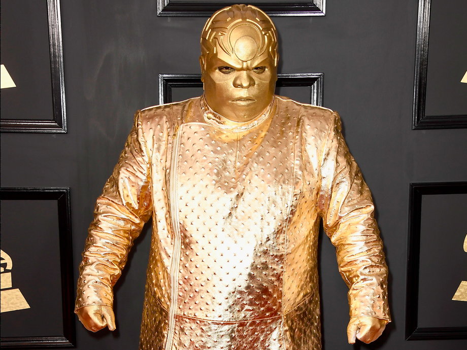 If CeeLo Green decided he didn't want anyone to see the red carpet photos of him dressed all in gold, he could just buy up the photo rights.