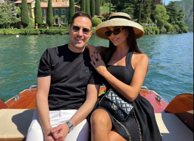 Pevač se DVA PUTA RAZVODIO od ISTE ŽENE, sad podelio zajedničku fotografiju: "Najlepše je kad si pored mene"