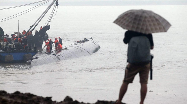 Vészjelzést sem tudott leadni a hajó - Fotó:MTI