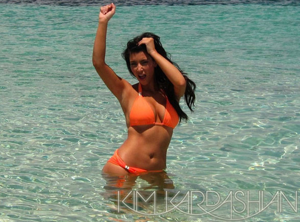 Kim Kardashian w bikini - bez kompleksów