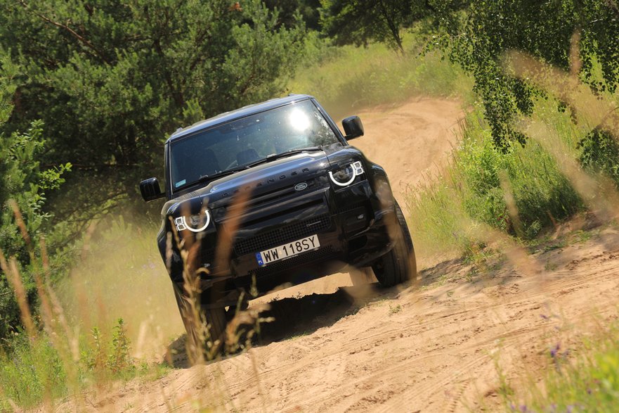 Land Rover Defender 110 