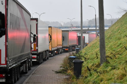 Firmy transportowe akceptują sankcje. Wspierają swoich kierowców ze Wschodu