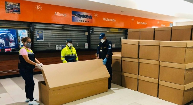 The cardboard coffins will be a great help in providing a dignified burial for people who died during this health emergency, the Guayaquil mayor's office tweeted