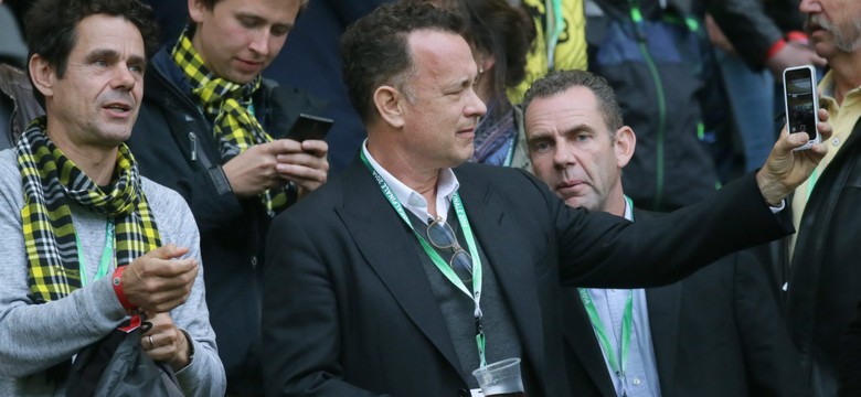 Tom Hanks oglądał Roberta Lewandowskiego. Aktor był na meczu Polaka. ZDJĘCIA