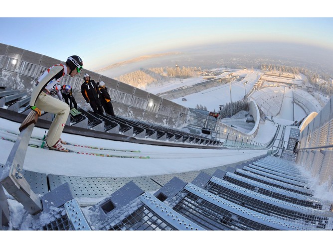 Norweg Johan Remen Evensen tuż przed skokiem na FIS Nordic Championship w Oslo, Norwegia