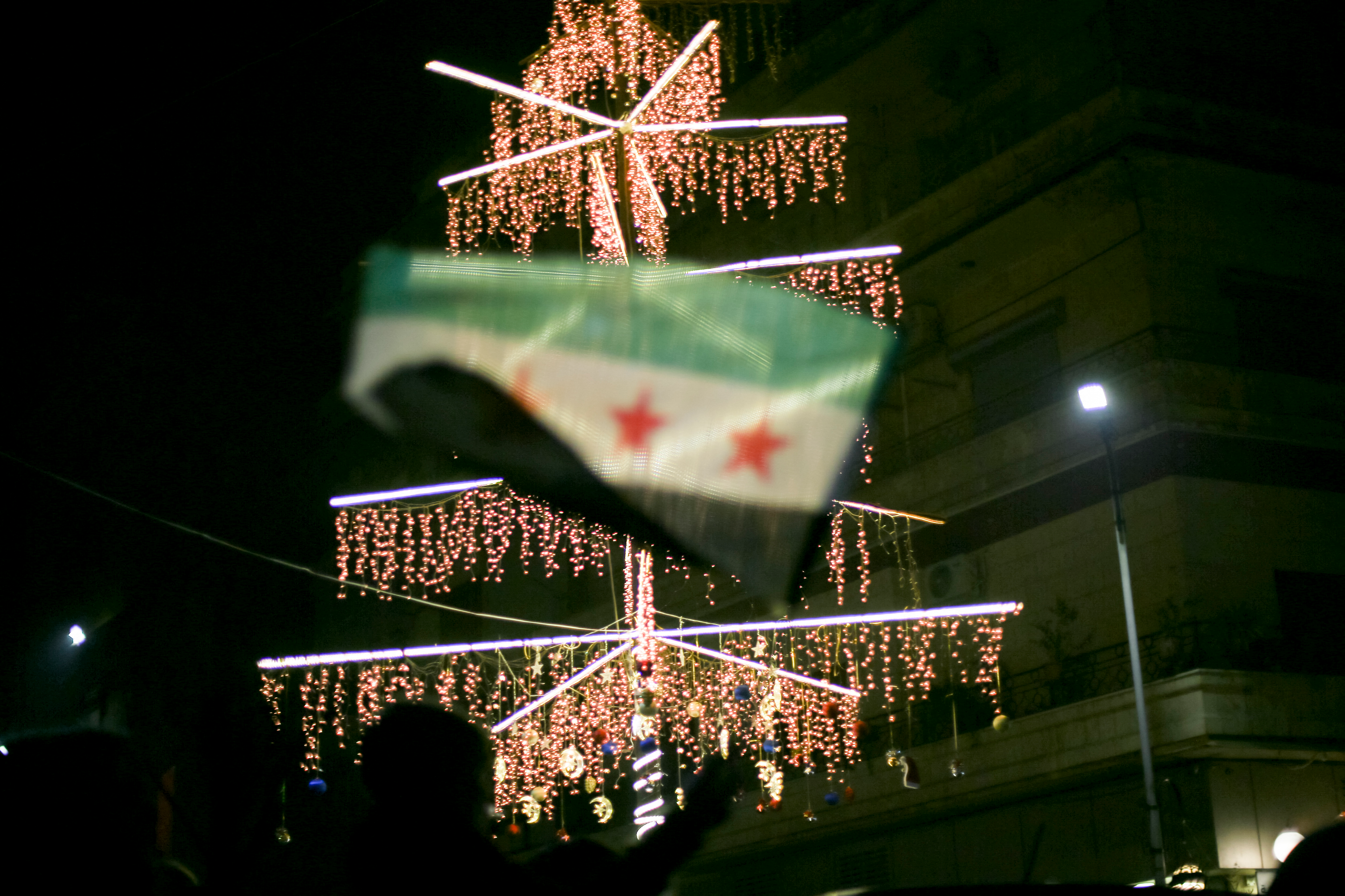 Siria frustra atentado suicida del EI contra iglesias en Año Nuevo: Muere un agente