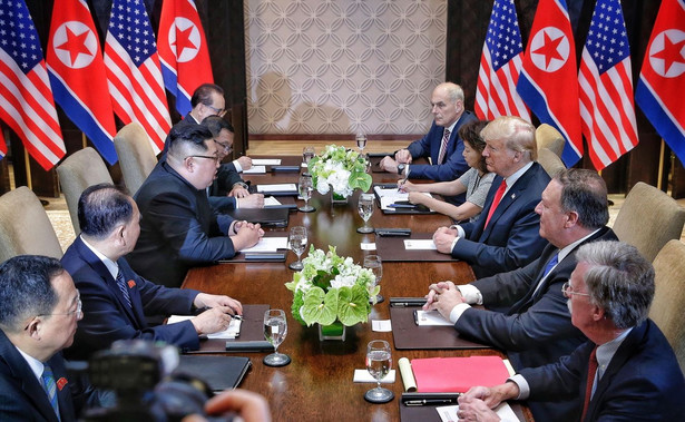 Prezydent USA Donald Trump i przywódca Korei Północnej Kim Dzong Un na spotkaniu we wtorek w Singapurze podpisali wspólny dokument