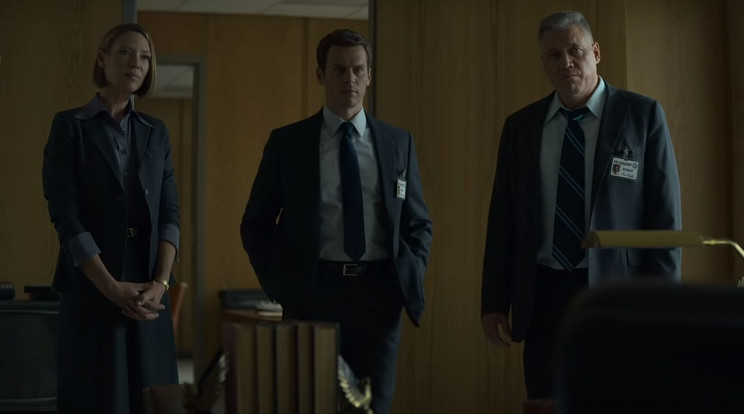 A Mindhunter mindhárom főszereplőjével, Anna Torvval, Jonathan Groffal és Holt McCallanyval is szerződést bontottak, most mégis van rá esély, hogy összejön a harmadik évad / Fotó: Netflix