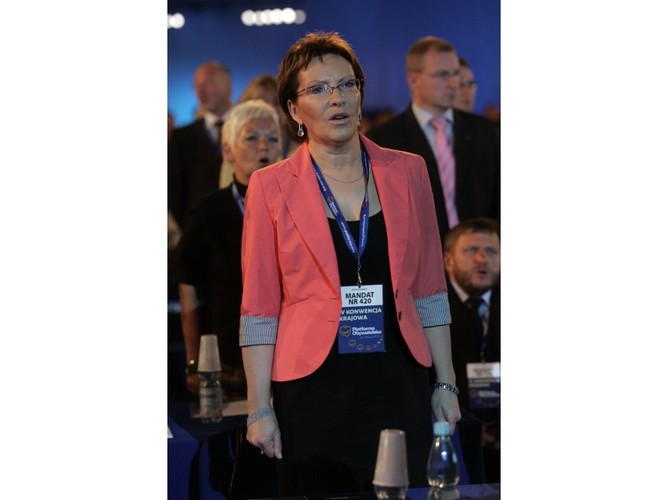 Czasami jednak pani minister pozwala sobie na odrobinę szaleństwa z kolorem.