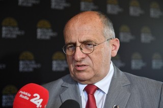 Rau: UE nie powinna uzurpować sobie większej władzy