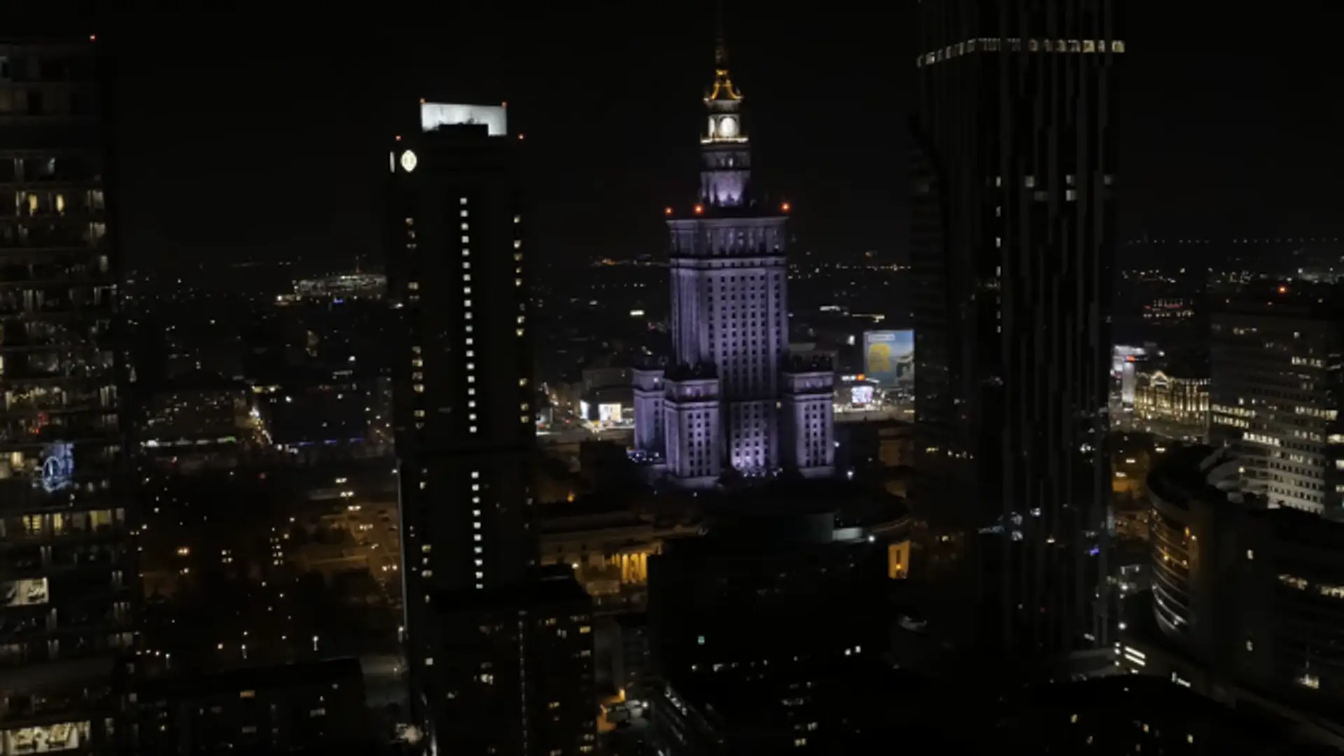 Warszawa nocą - to wideo z drona zrobi na tobie wrażenie!