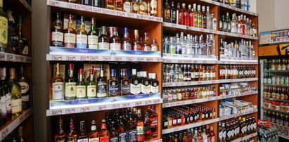 Nocna prohibicja w Krakowie unieważniona, ale alkoholu i tak nie kupisz
