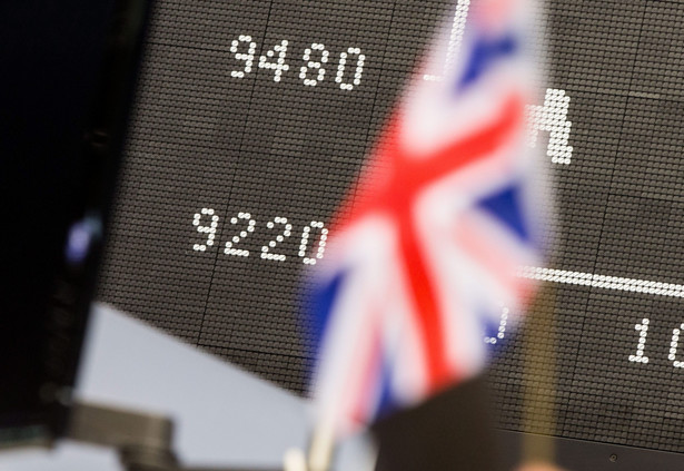 Wzrost gospodarczy Wielkiej Brytanii wyniesie w 2017 r. 1 proc., wobec 1,8 proc. wcześniejszej prognozy – napisali w czwartkowym raporcie analitycy Raiffeisen Bank.