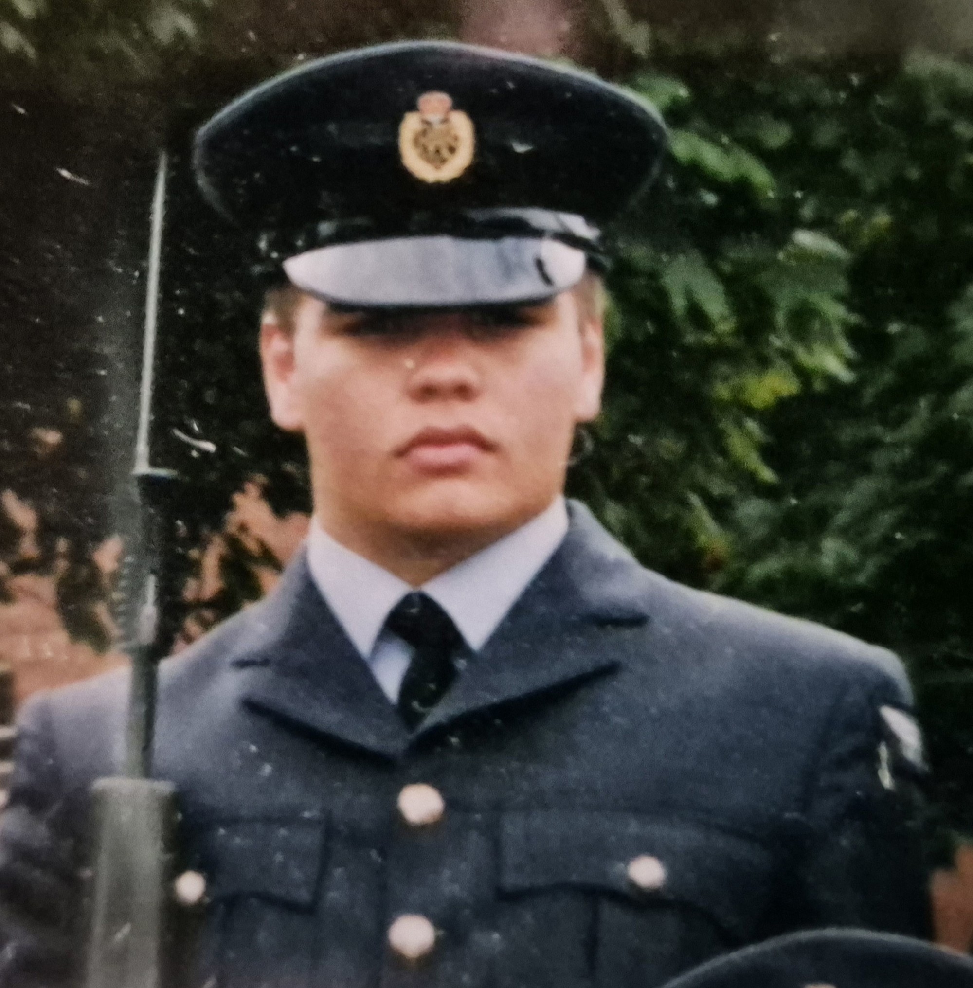 Neil v minulosti pôsobil na Cypre či v Iraku.