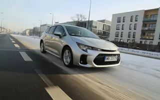 Suzuki Swace 1.8 Hybrid – mało palący klon