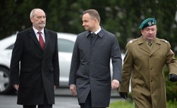 Szef MON: Przed wojskiem nowe zadania. Wola i działanie prezydenta Dudy konieczne