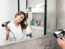 Suszarka - przyjaciel czy wróg włosów? Poznaj FAKTY