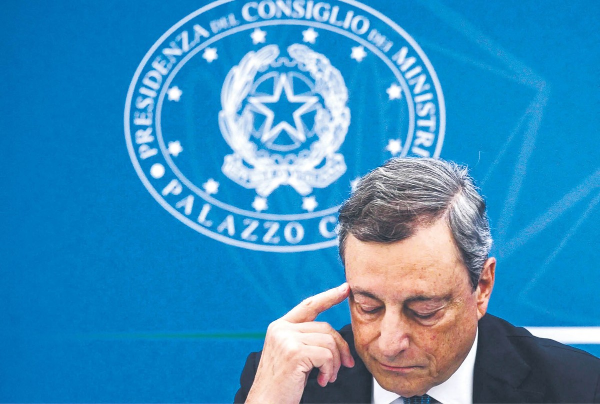 Mario Draghi od początku wojny stworzył duet z Emmanuelem Macronem, który potrafił godzić „27” w wielu newralgicznych obszarach