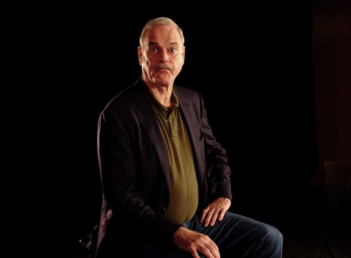 Monty Python krytykuje nowe "Bondy": Szorstkie i pozbawione humoru