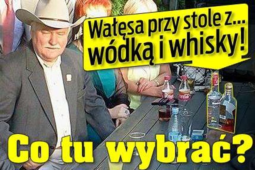 Wałęsa przy stole z... wódką i whisky! Co tu wybrać? 