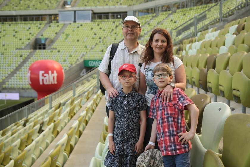 Grzegorz (46 l.) i Izabela (45 l.) Czesnowscy z córką Emilią (9 l.) i synem Dawidem (9 l.) 