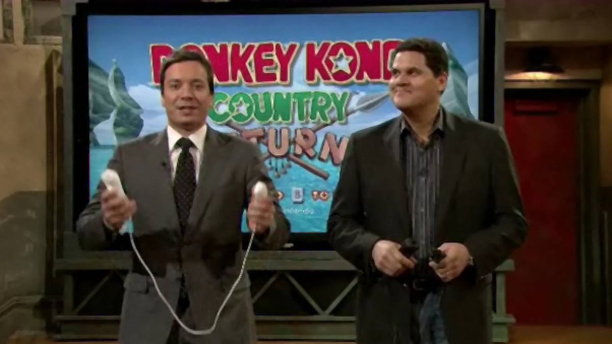 Reggie pokazuje Donkey Konga u Jimmy'ego Fallona 