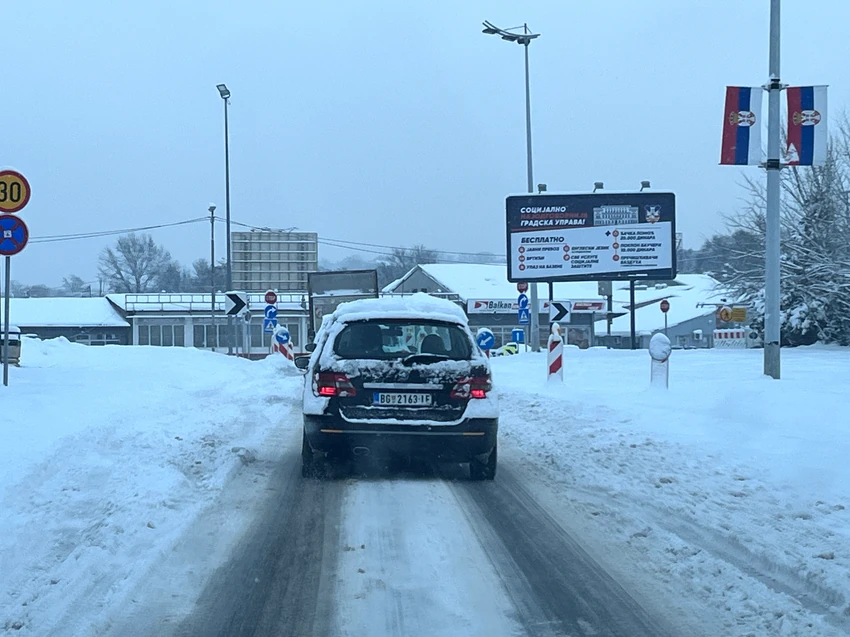 Снег во Белград
