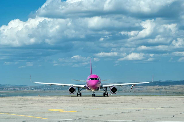 Samolot Wizz Air lecący z Burgas do Warszawy zawrócony z przyczyn technicznych