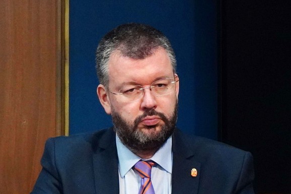 "DEKAN ZAKAZAO SEDNICU BEZ IJEDNE TAČKE O TRAGEDIJI" Antić o smrti studentkinje na Filozofskom fakultetu: "Gde je osnovna pristojnost?"