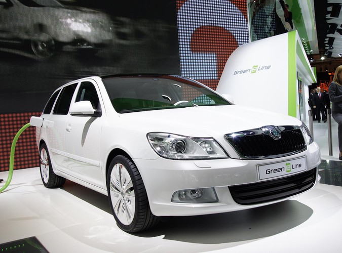 Elektryczność zapewnia bateria, która zbudowana jest ze 180 ogniw litowo-jonowych (26,5 kWh, zasięg 150 km)