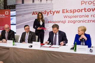 BGK podpisał umowę z pięcioma bankami w sprawie finansowania eksportu