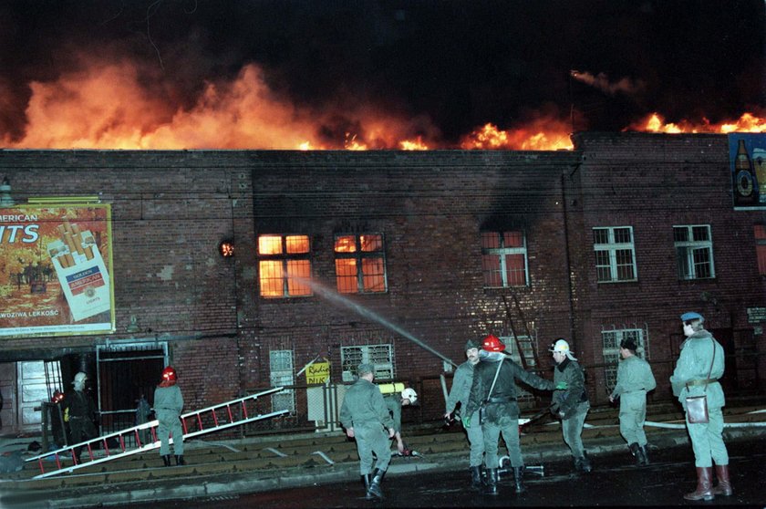 Tragiczne sceny w Gdańsku. 25 lat temu spłonęła hala Stoczni Gdańskiej. Zmarło 7 osób, a ponad 300 zostało rannych