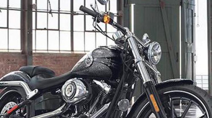 Széles és lapos, de mire jó a Harley-Davidson Break­out?